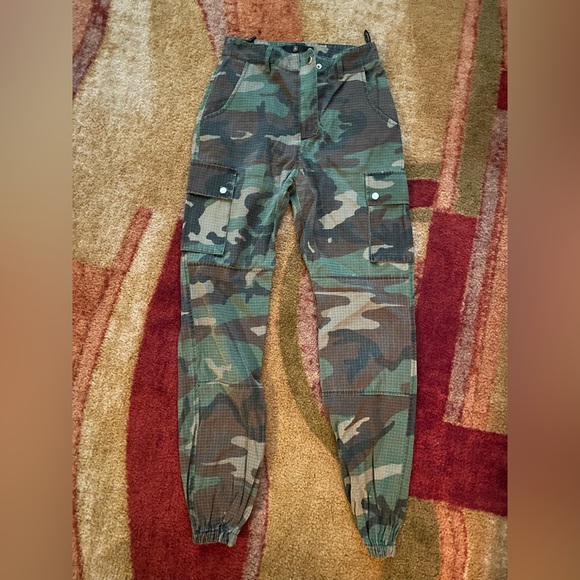 Missguided Camo Cargo Pants - Picture 2 of 4